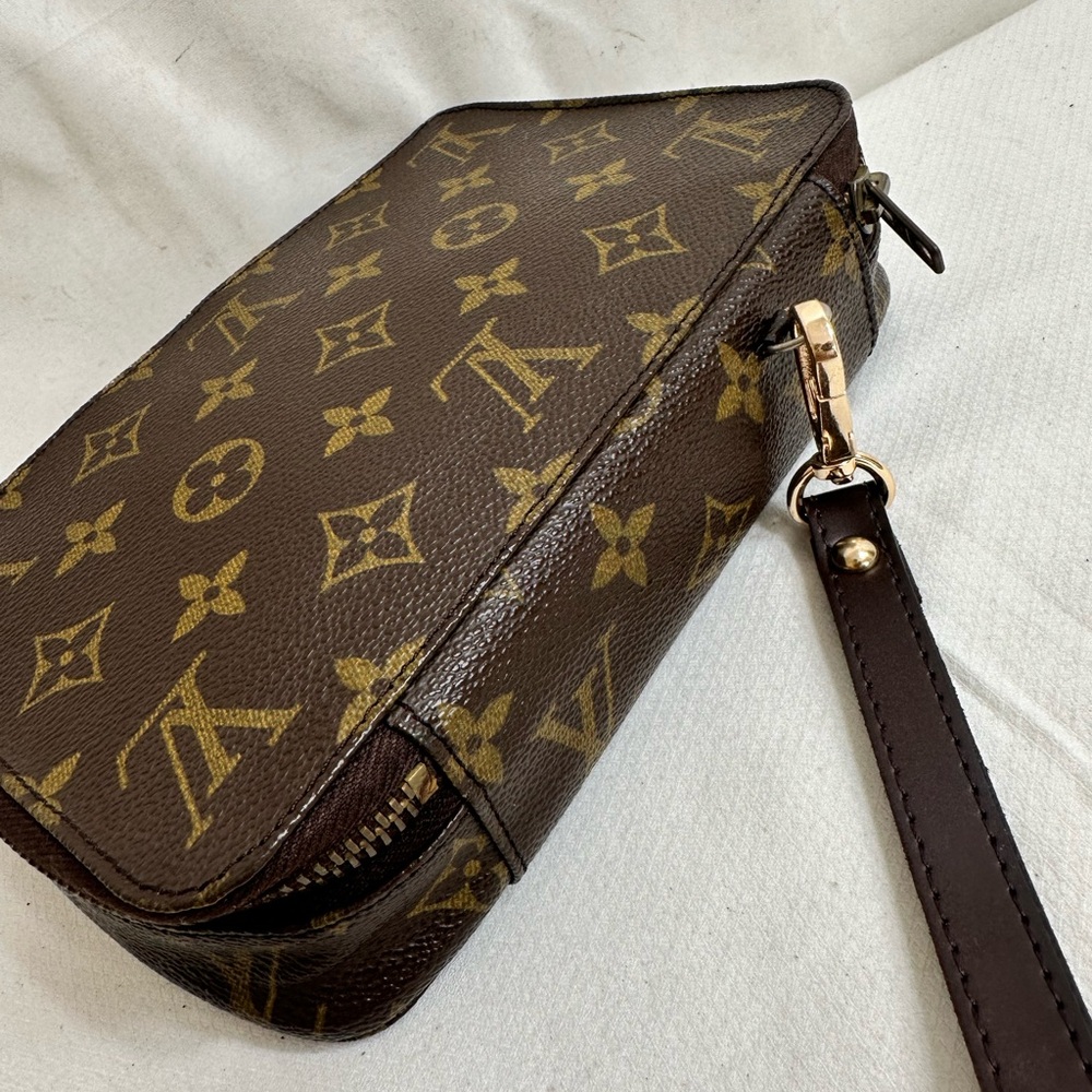 Louis Vuitton Cosmetics Pouch - Picture 3 of 10
